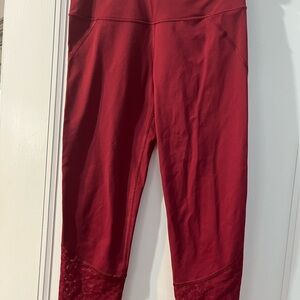 Victoria's Secret Sport Knockout Capri 3/4 Stretch Leggings Berry Red Pants